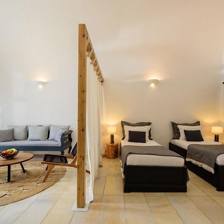 Firalia, Casa In Rock Suites Eksteriør billede