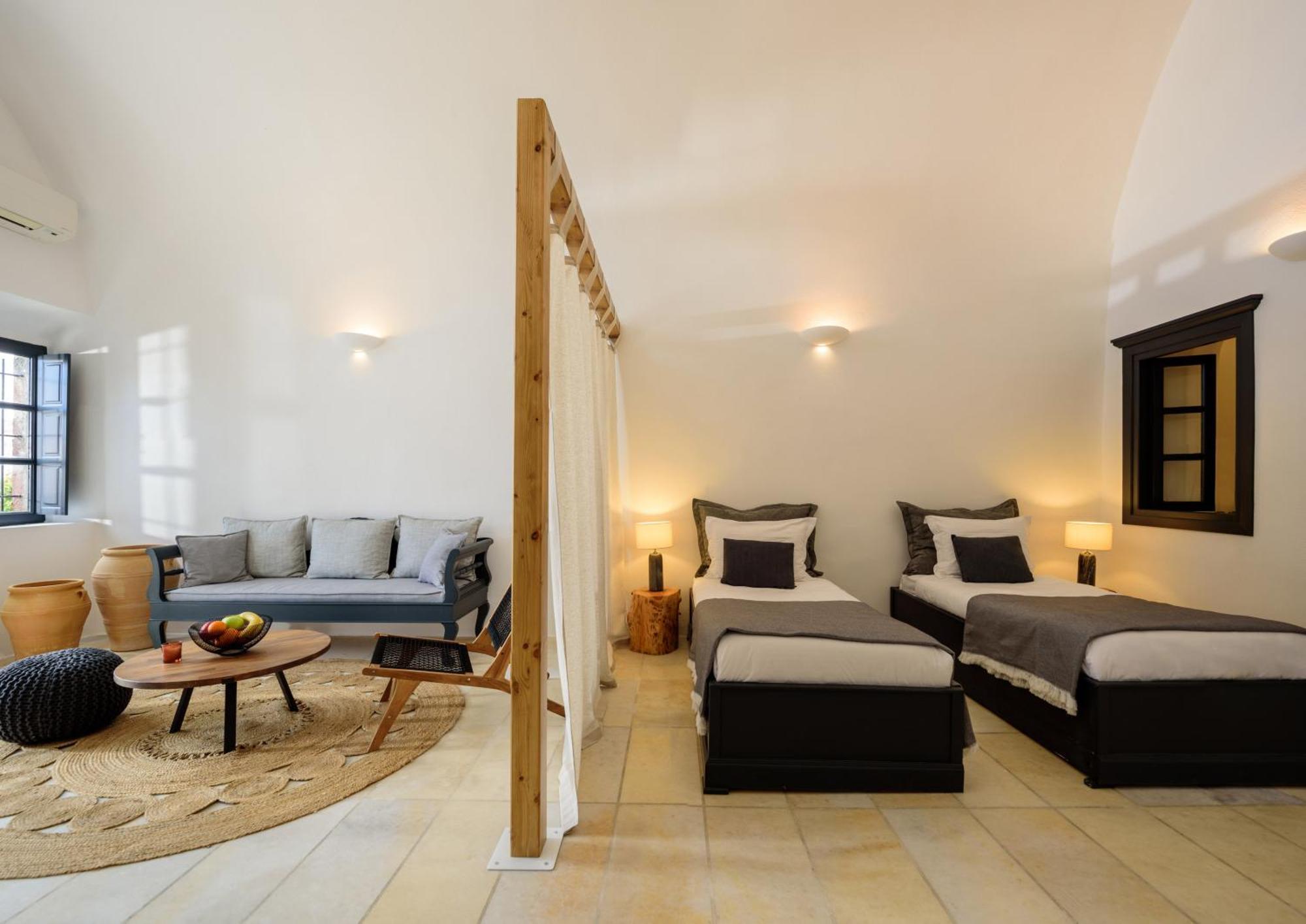 Firalia, Casa In Rock Suites Eksteriør billede